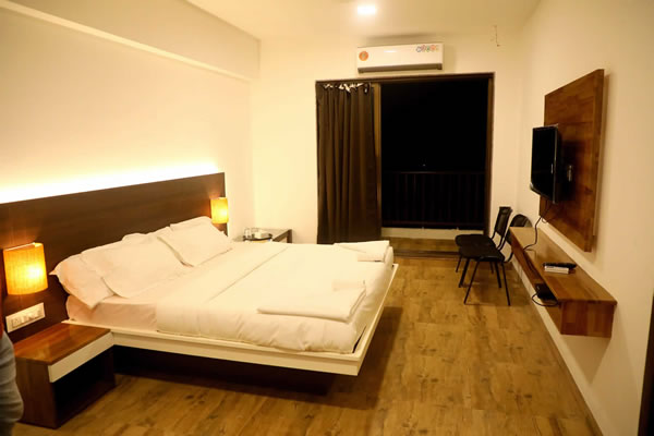 Comfortable air-conditioned room at Hotel Samudra City